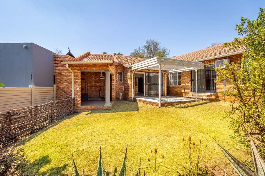 5 Bedroom Property for Sale in The Reeds Gauteng