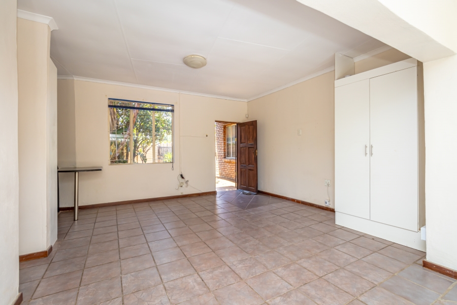 5 Bedroom Property for Sale in The Reeds Gauteng