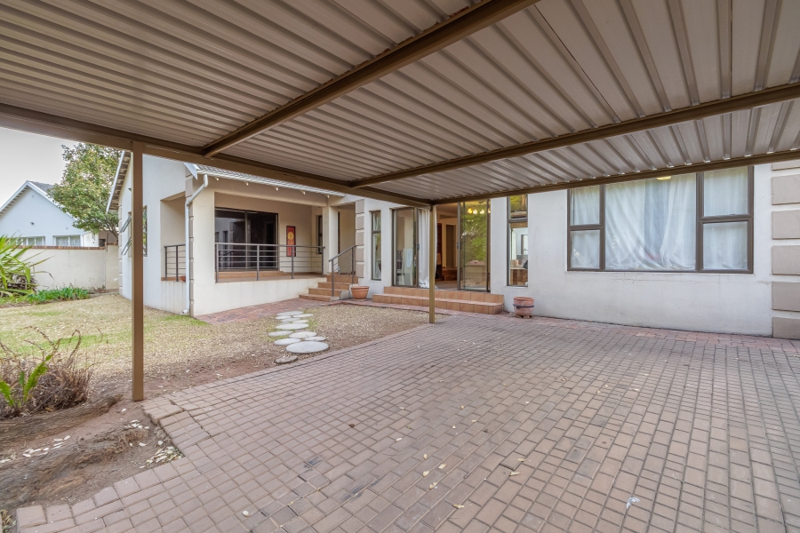 5 Bedroom Property for Sale in Blairgowrie Gauteng