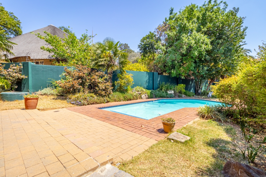 1 Bedroom Property for Sale in Bryanston Gauteng