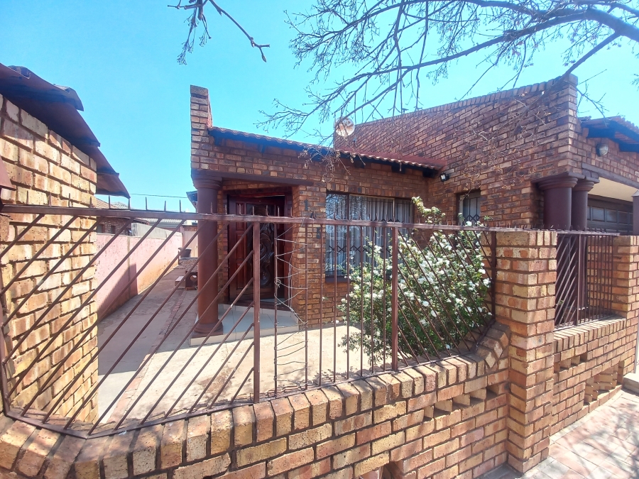 5 Bedroom Property for Sale in Danville Gauteng