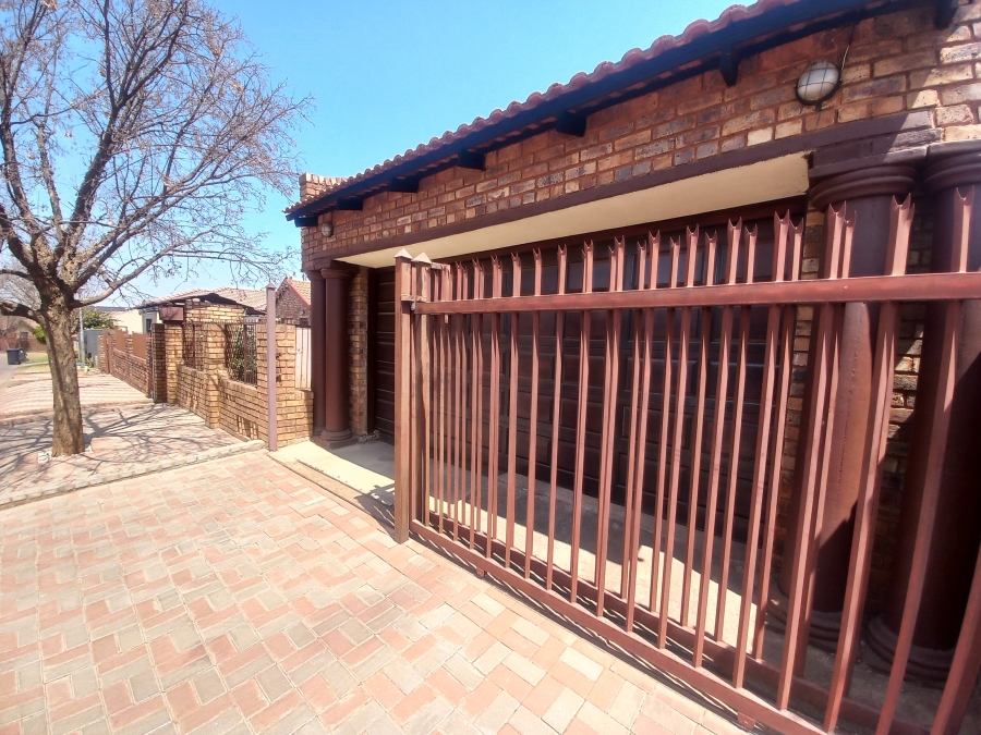 5 Bedroom Property for Sale in Danville Gauteng