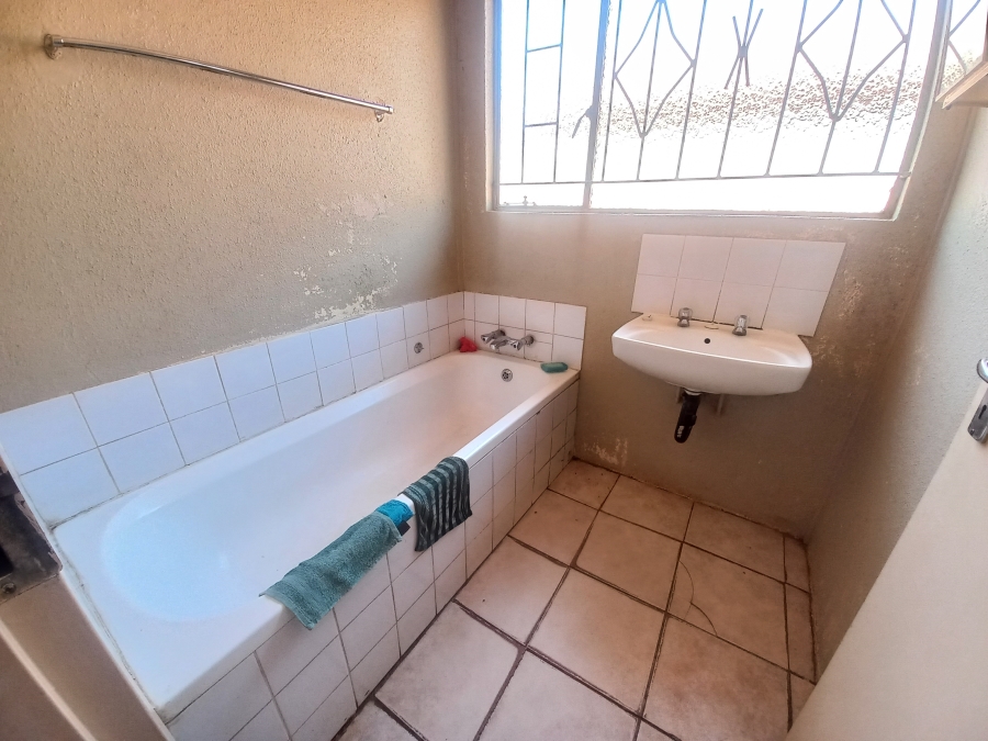 5 Bedroom Property for Sale in Danville Gauteng