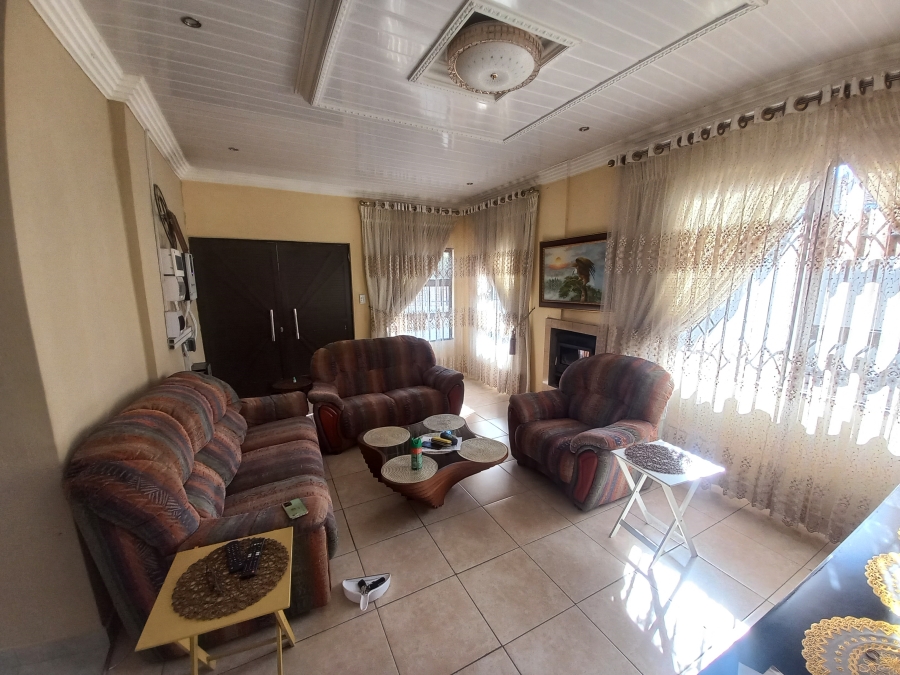 4 Bedroom Property for Sale in Lotus Gardens Gauteng