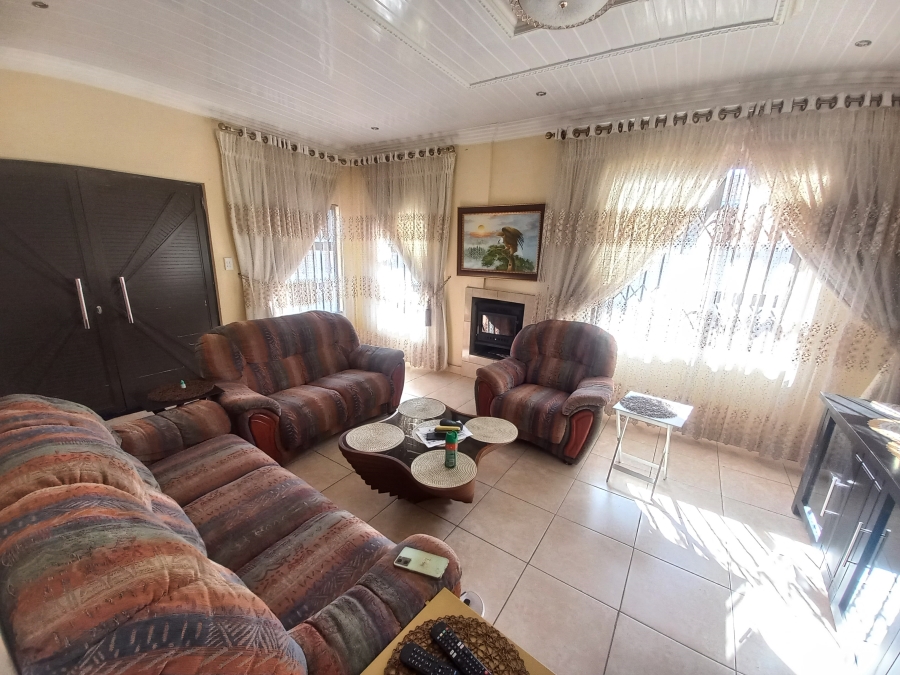 4 Bedroom Property for Sale in Lotus Gardens Gauteng