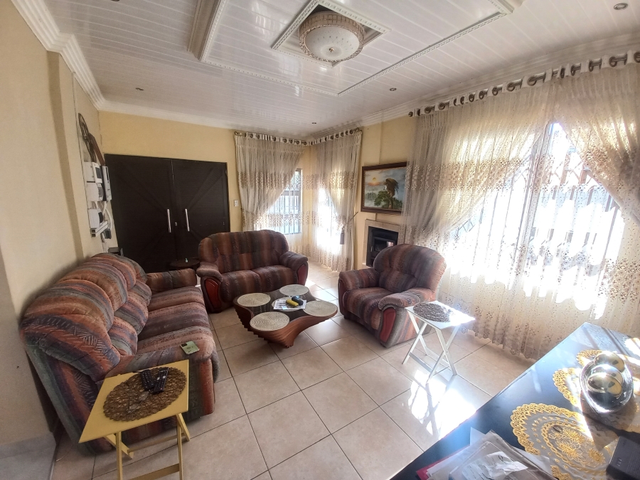 4 Bedroom Property for Sale in Lotus Gardens Gauteng