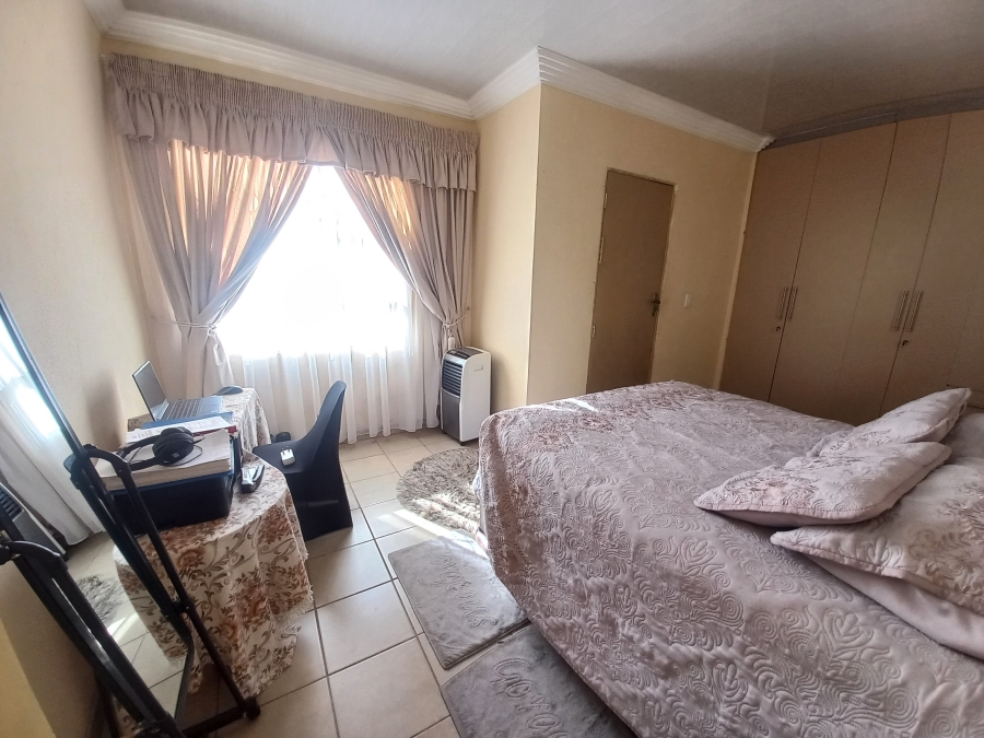 4 Bedroom Property for Sale in Lotus Gardens Gauteng