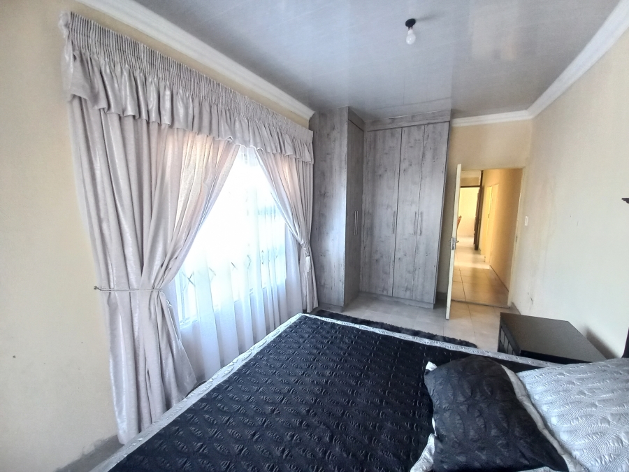 4 Bedroom Property for Sale in Lotus Gardens Gauteng