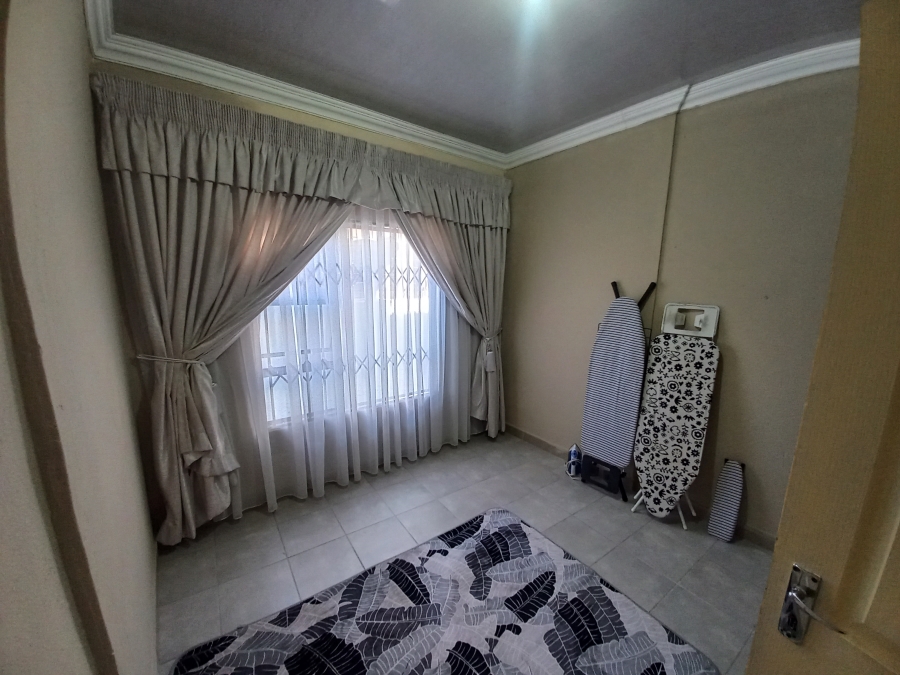 4 Bedroom Property for Sale in Lotus Gardens Gauteng