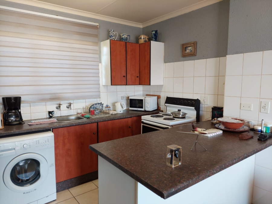 To Let 1 Bedroom Property for Rent in Rangeview Gauteng