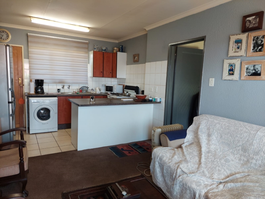 To Let 1 Bedroom Property for Rent in Rangeview Gauteng