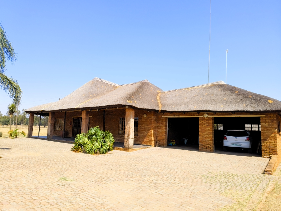 4 Bedroom Property for Sale in Firolaz AH Gauteng