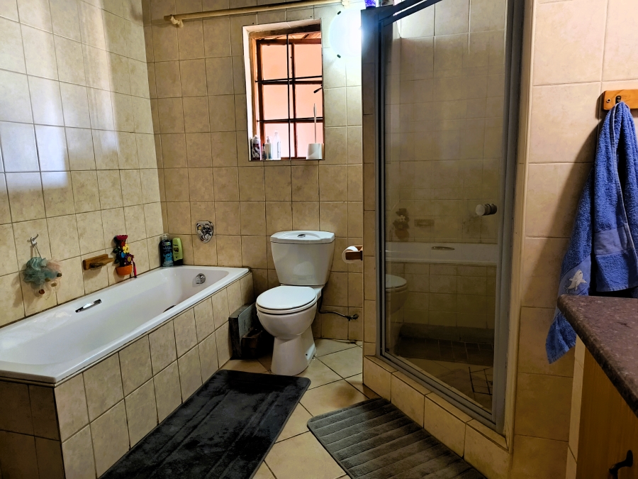 4 Bedroom Property for Sale in Firolaz AH Gauteng