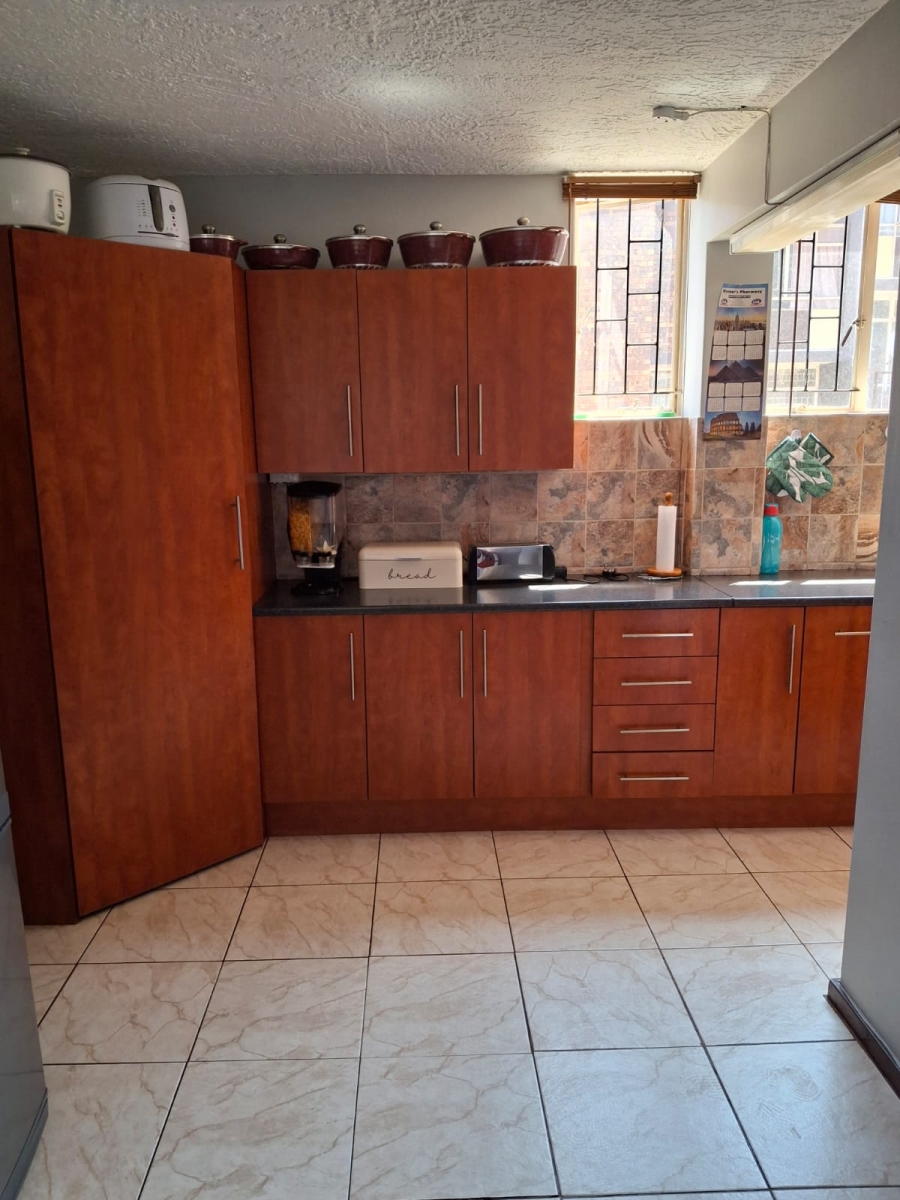 3 Bedroom Property for Sale in Mountain View Gauteng