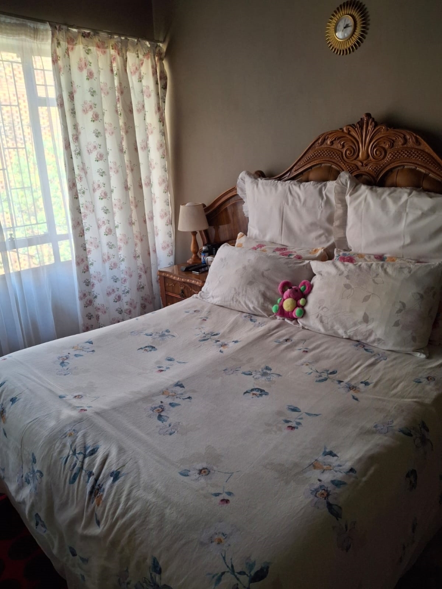 3 Bedroom Property for Sale in Mountain View Gauteng