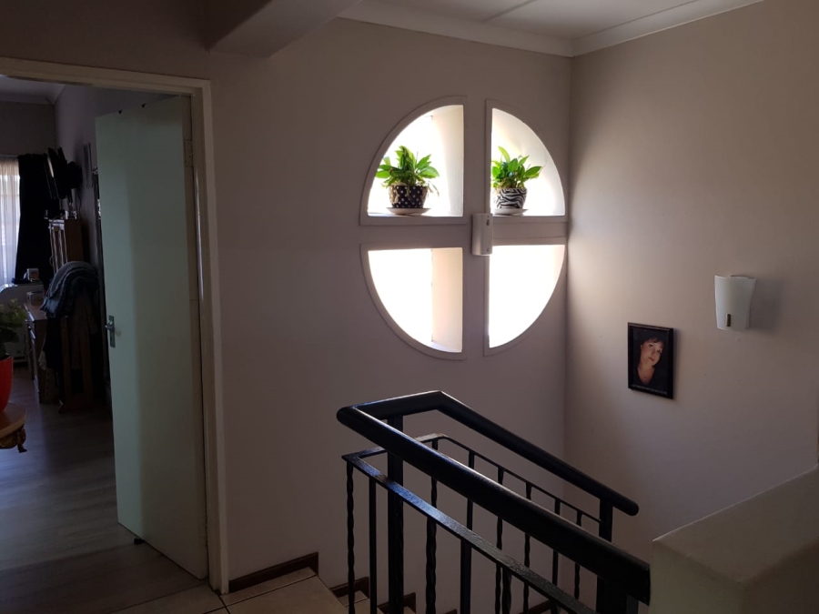 To Let 2 Bedroom Property for Rent in Marlands Gauteng