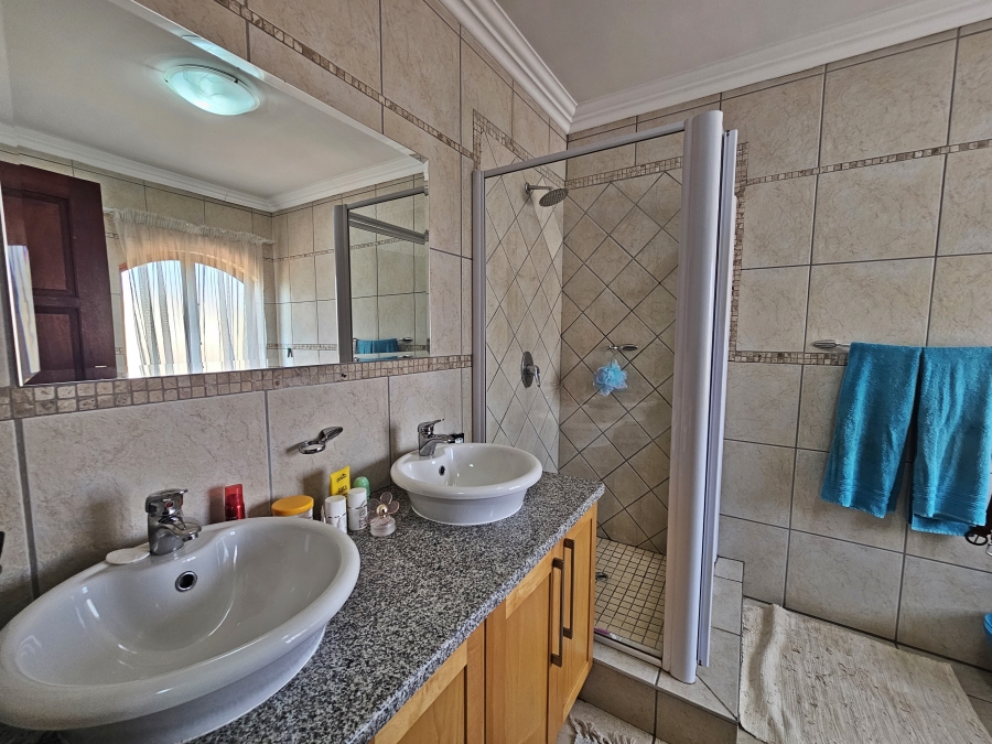 To Let 3 Bedroom Property for Rent in Midstream Estate Gauteng