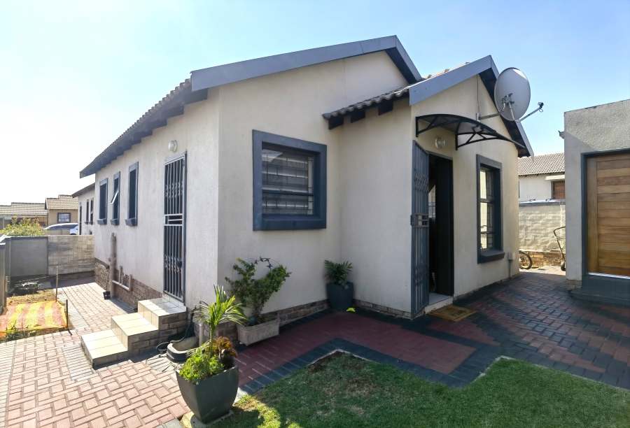 3 Bedroom Property for Sale in Kosmosdal Gauteng