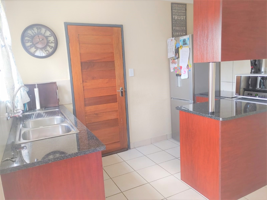 3 Bedroom Property for Sale in Kosmosdal Gauteng