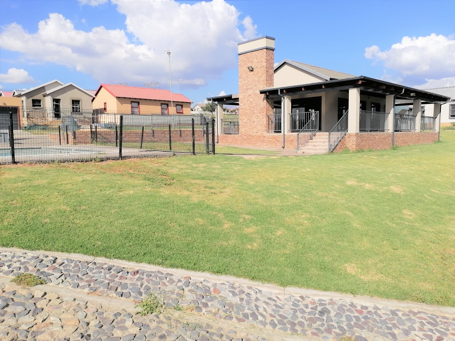 3 Bedroom Property for Sale in Kosmosdal Gauteng