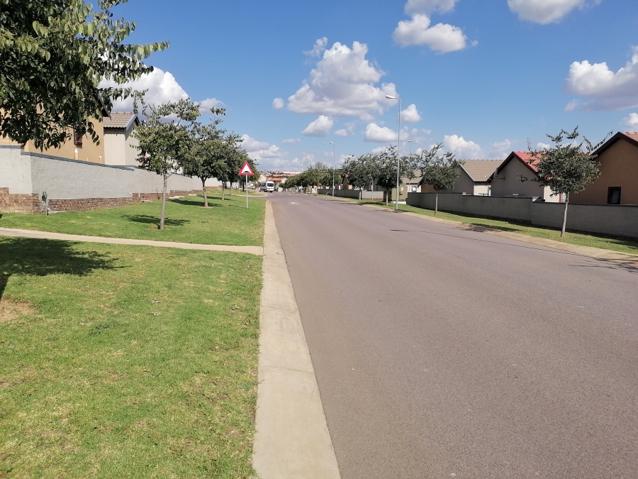 3 Bedroom Property for Sale in Kosmosdal Gauteng