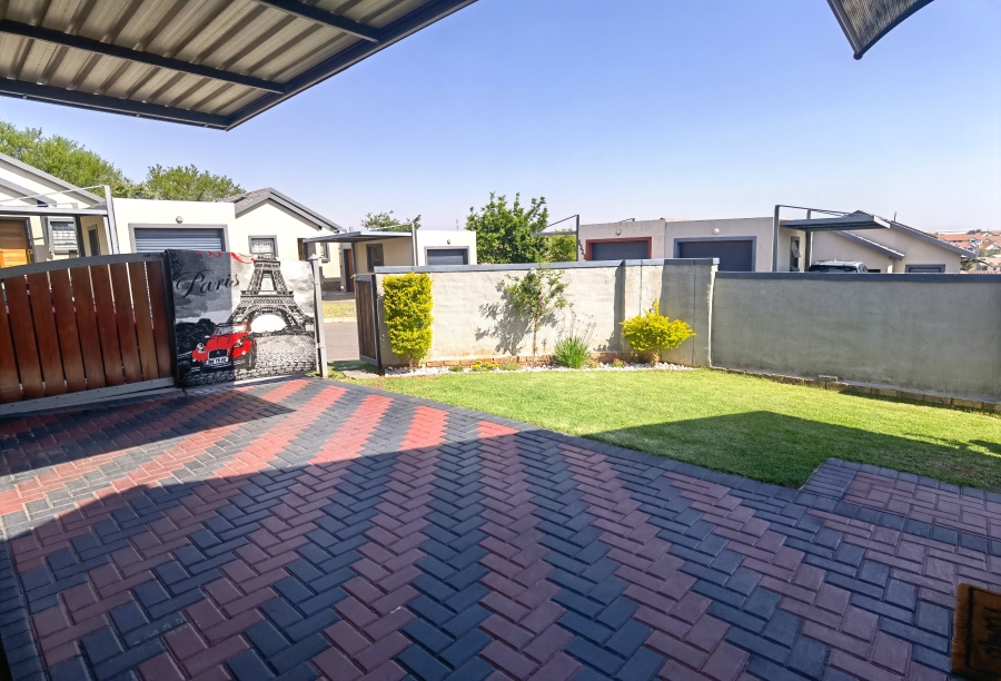 3 Bedroom Property for Sale in Kosmosdal Gauteng