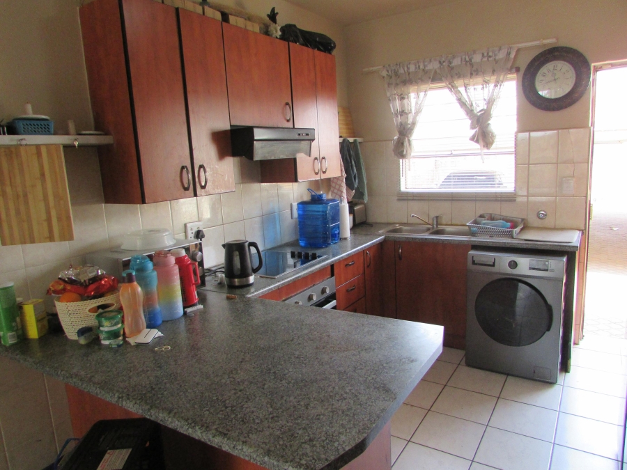 2 Bedroom Property for Sale in Greenhills Gauteng