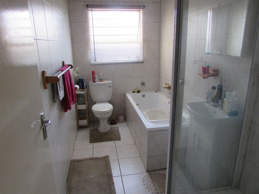 2 Bedroom Property for Sale in Greenhills Gauteng