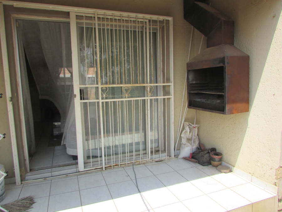 2 Bedroom Property for Sale in Greenhills Gauteng