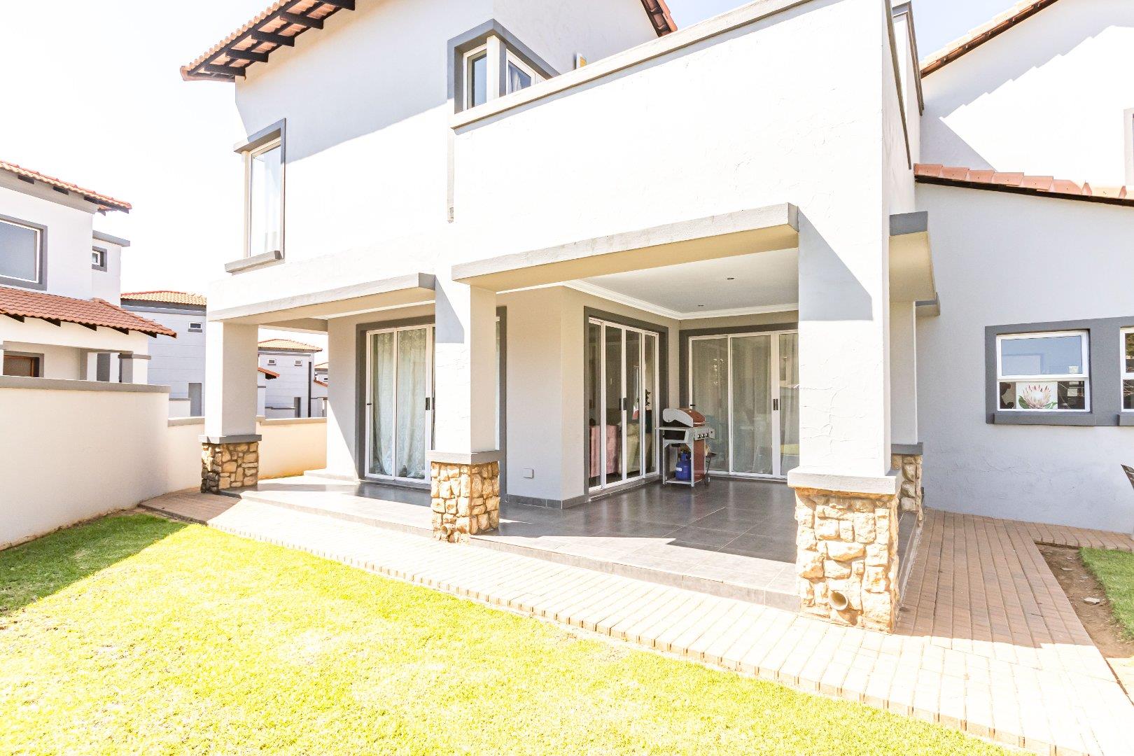 3 Bedroom Property for Sale in Blue Valley Golf Estate Gauteng