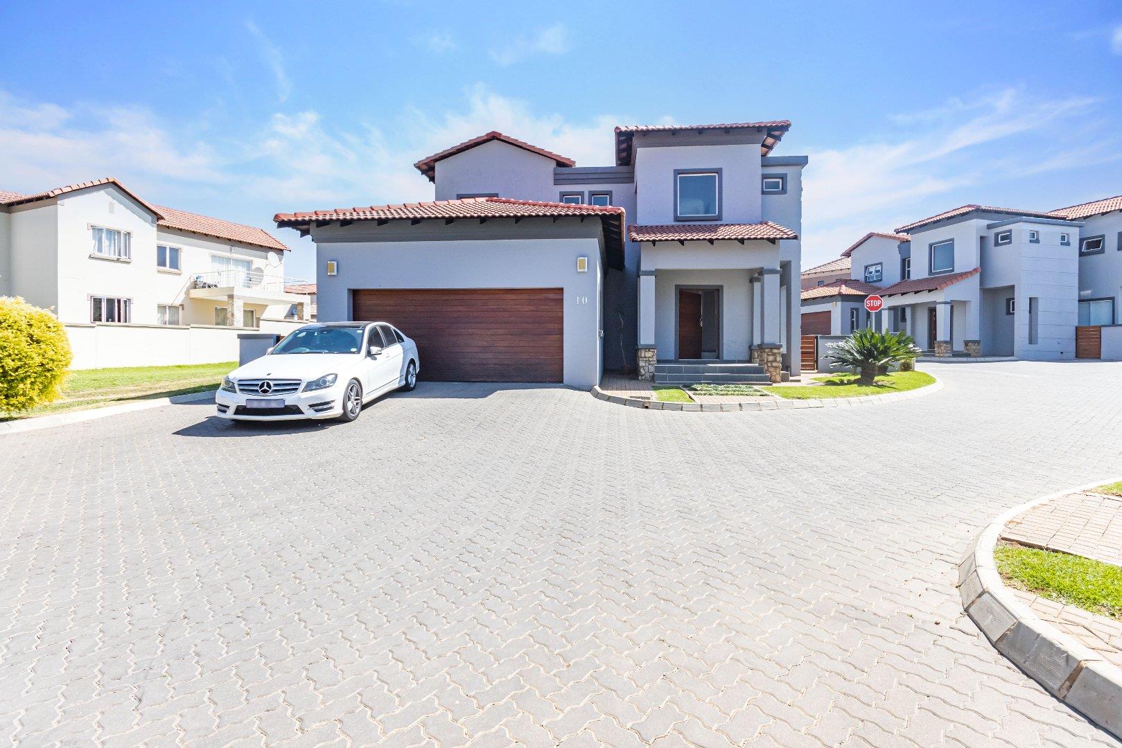 3 Bedroom Property for Sale in Blue Valley Golf Estate Gauteng