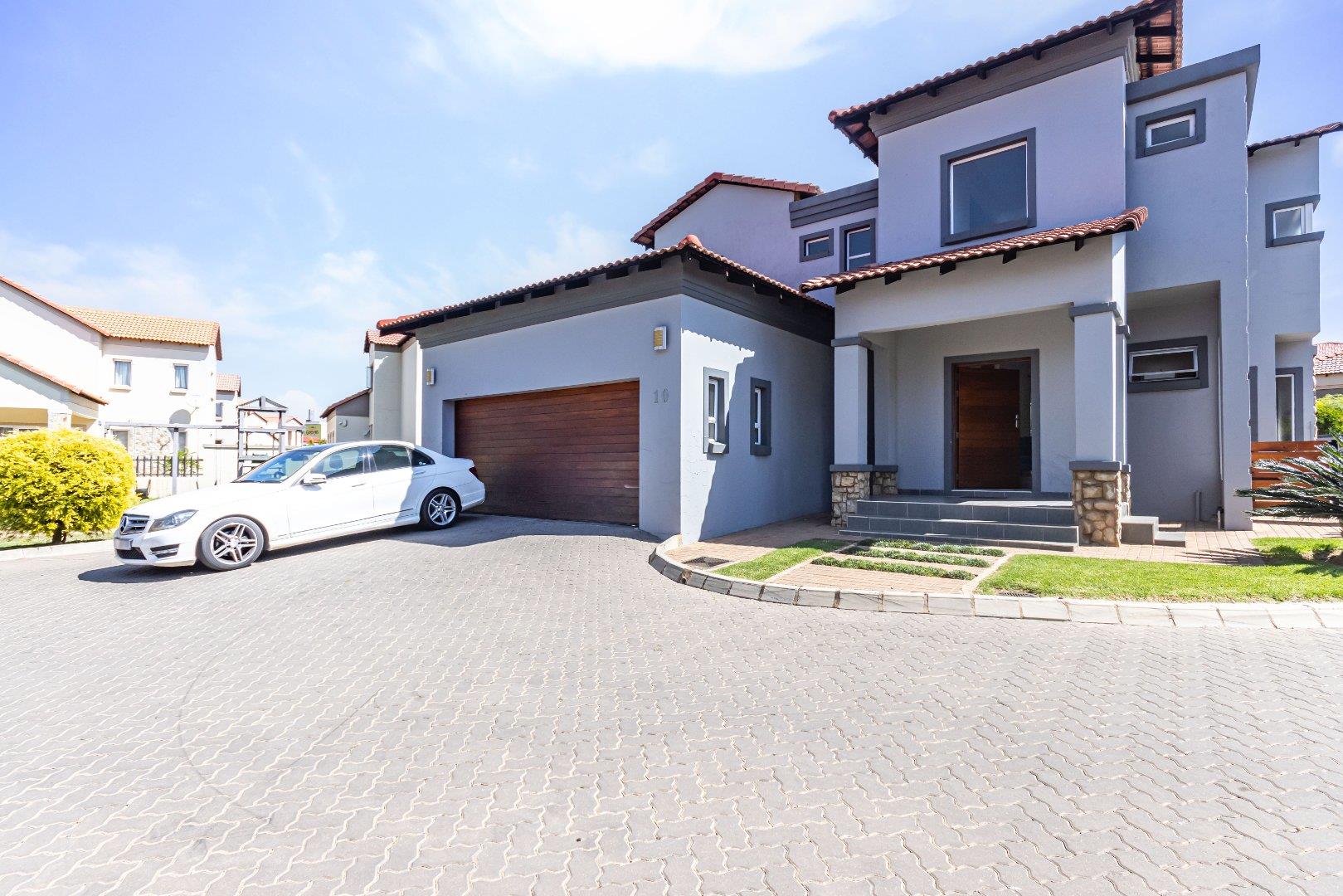 3 Bedroom Property for Sale in Blue Valley Golf Estate Gauteng