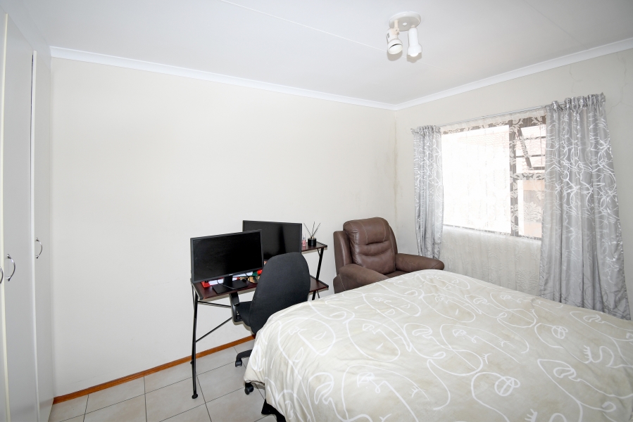 2 Bedroom Property for Sale in Noordhang Gauteng