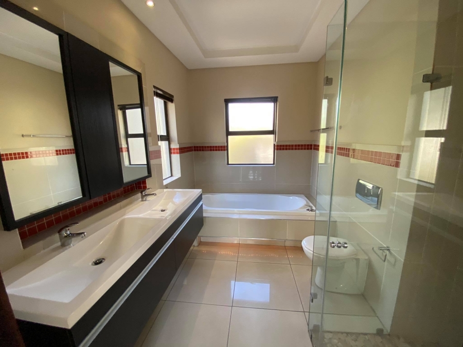 To Let 2 Bedroom Property for Rent in Melrose North Gauteng