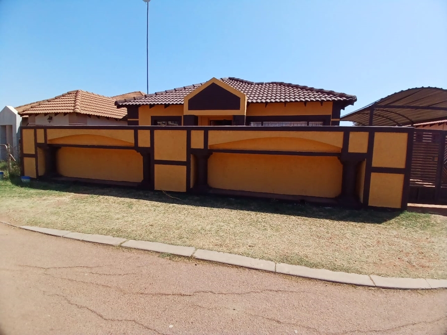 3 Bedroom Property for Sale in Nkwe Estate Gauteng