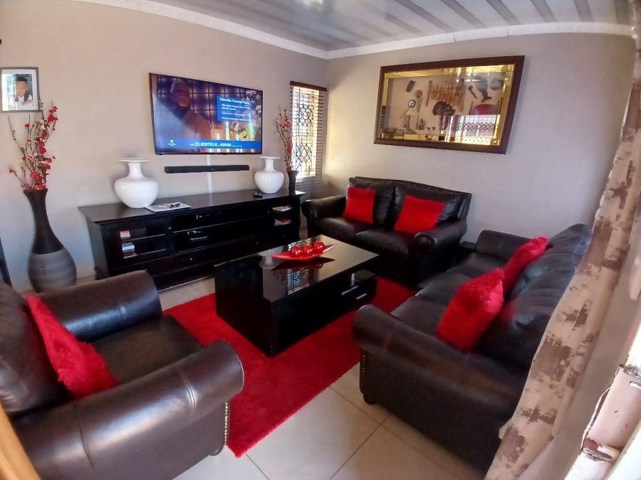 3 Bedroom Property for Sale in Nkwe Estate Gauteng