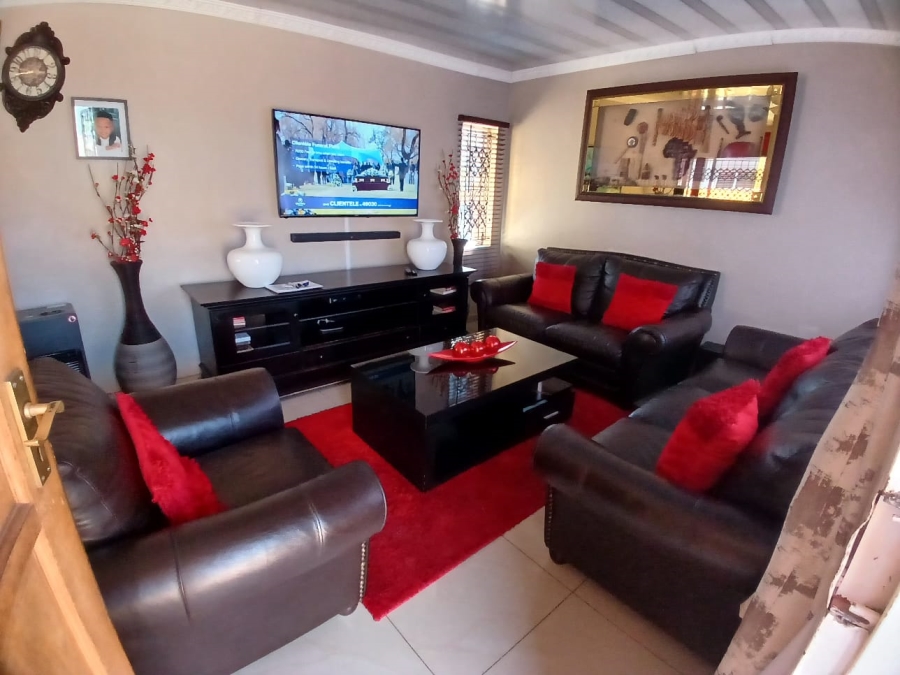 3 Bedroom Property for Sale in Nkwe Estate Gauteng