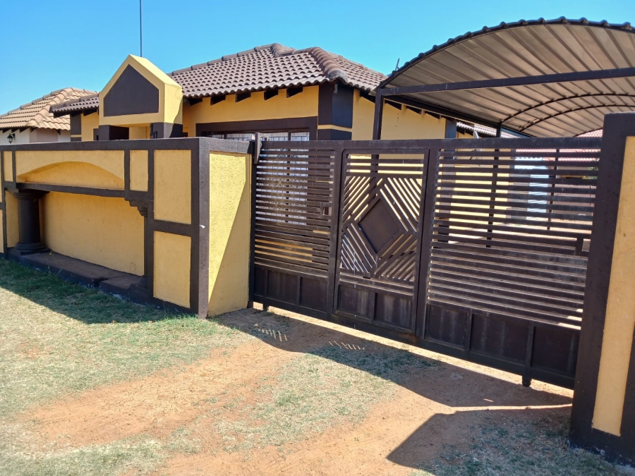 3 Bedroom Property for Sale in Nkwe Estate Gauteng