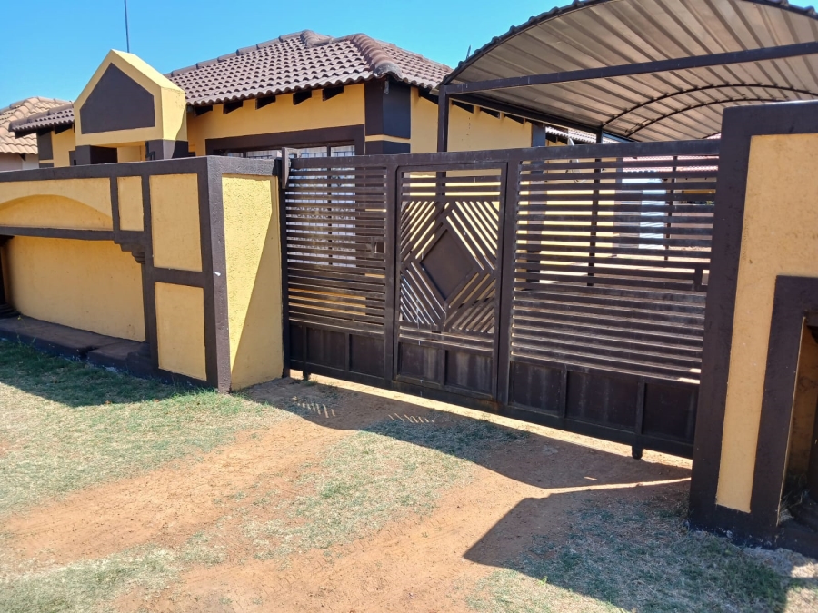 3 Bedroom Property for Sale in Nkwe Estate Gauteng