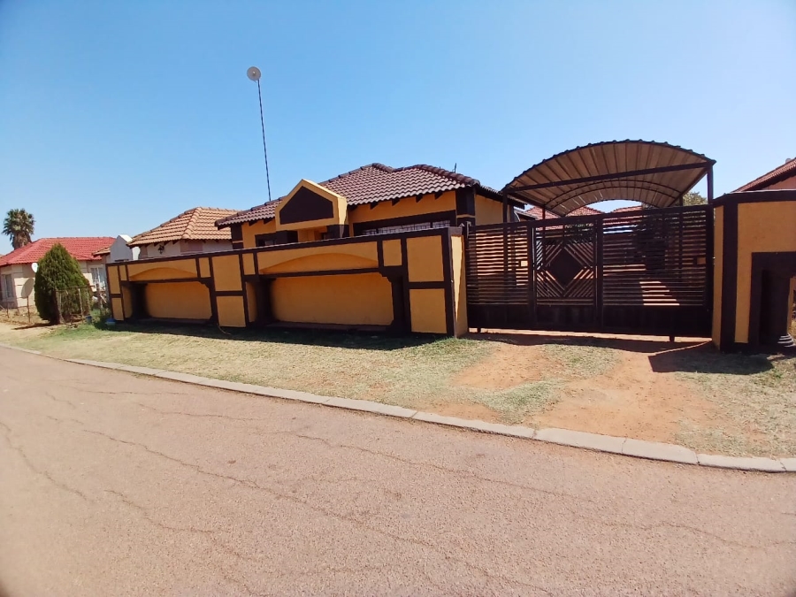 3 Bedroom Property for Sale in Nkwe Estate Gauteng