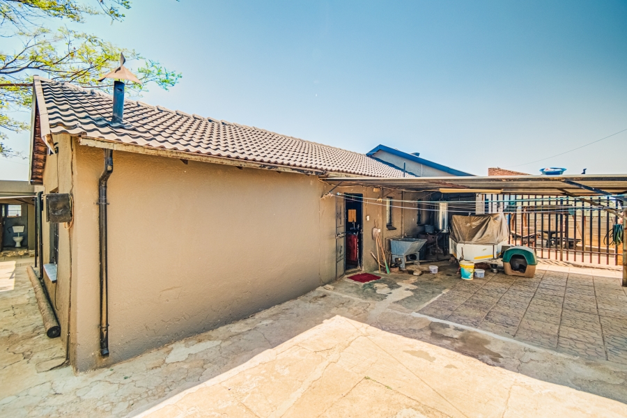 3 Bedroom Property for Sale in Windmill Park Gauteng