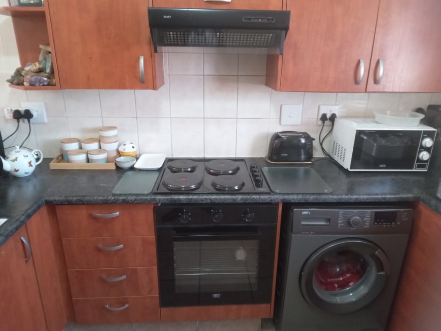 2 Bedroom Property for Sale in Vorna Valley Gauteng