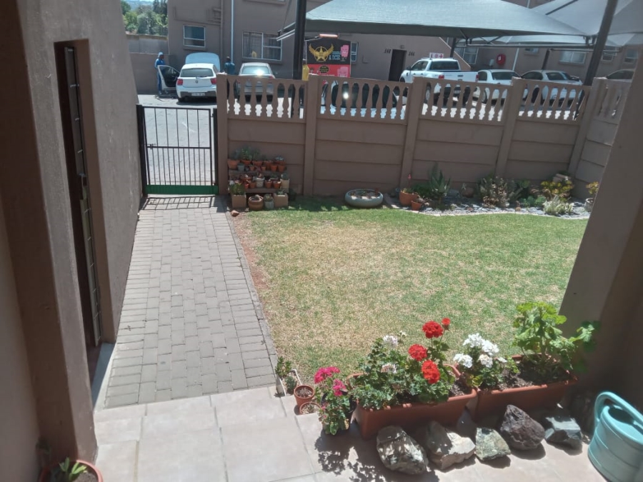 2 Bedroom Property for Sale in Vorna Valley Gauteng