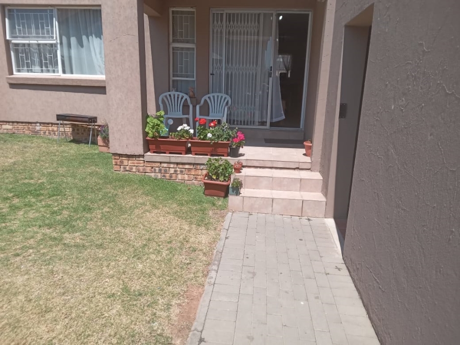 2 Bedroom Property for Sale in Vorna Valley Gauteng