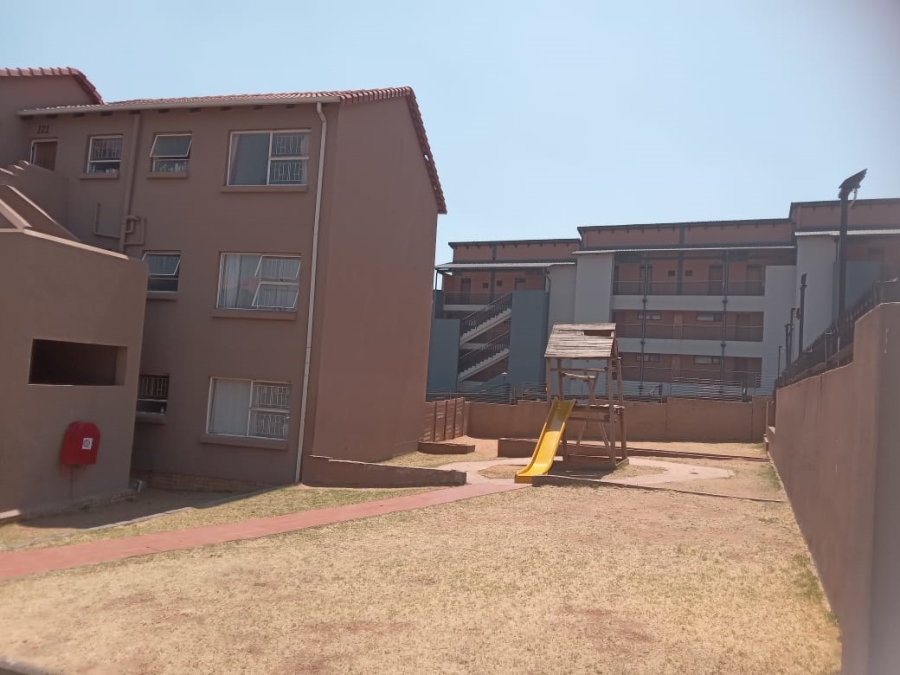 2 Bedroom Property for Sale in Vorna Valley Gauteng