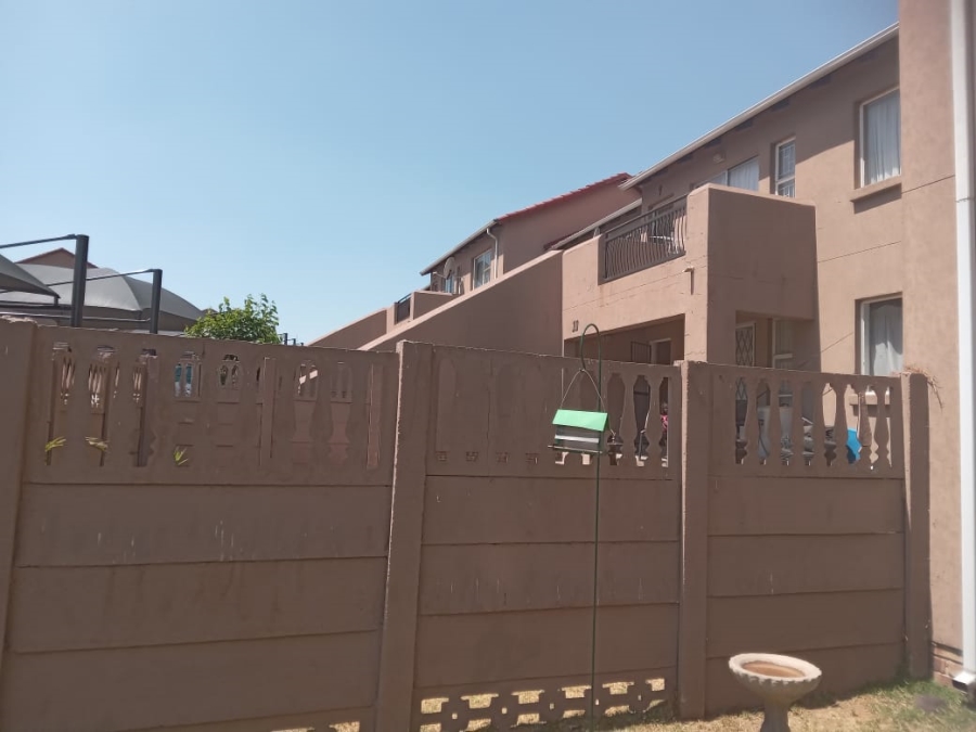 2 Bedroom Property for Sale in Vorna Valley Gauteng