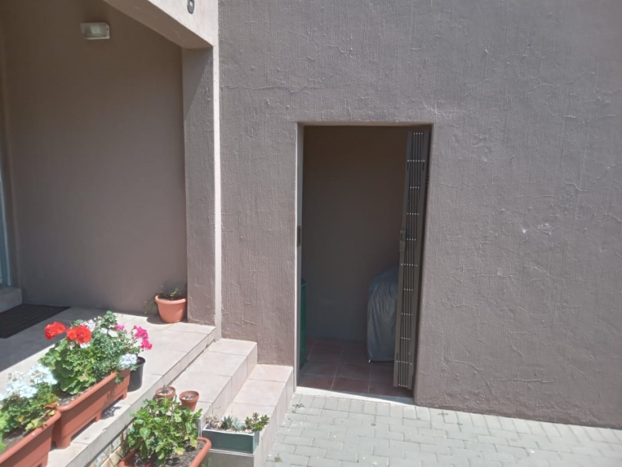 2 Bedroom Property for Sale in Vorna Valley Gauteng