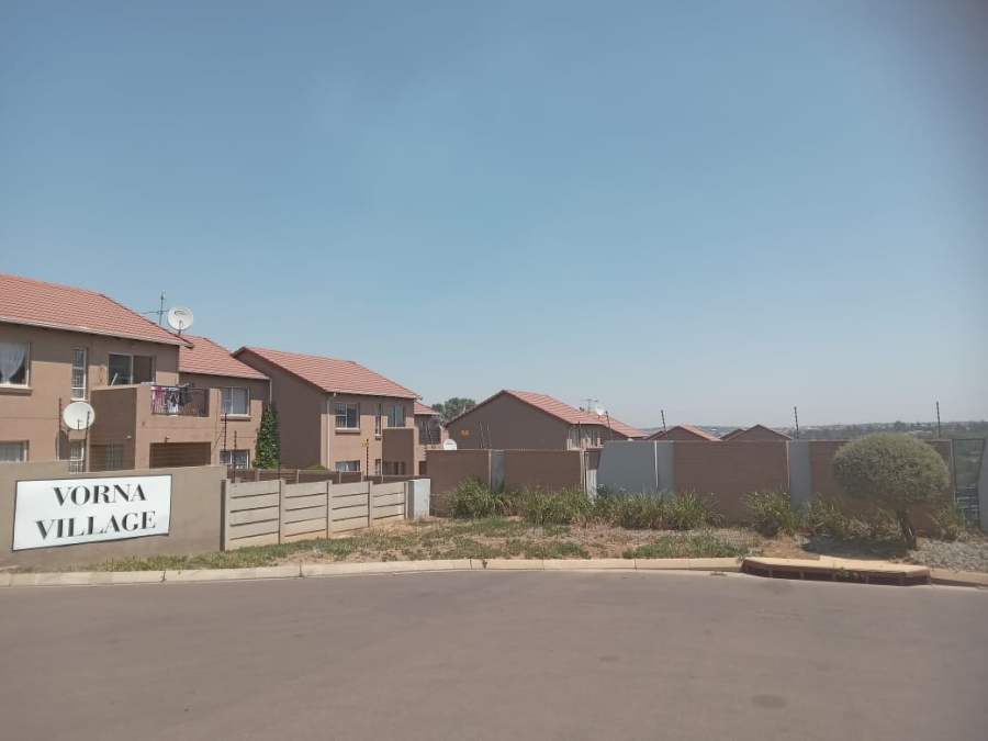 2 Bedroom Property for Sale in Vorna Valley Gauteng