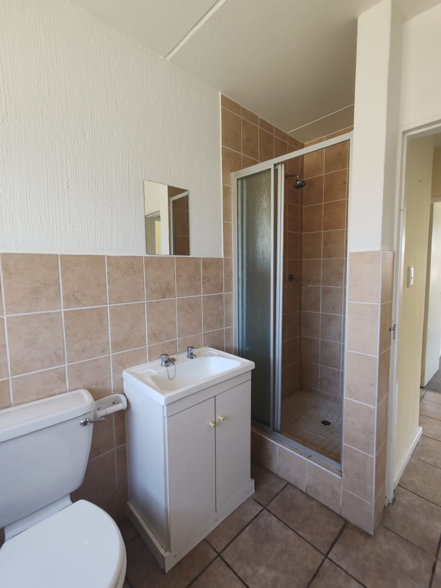 2 Bedroom Property for Sale in Vorna Valley Gauteng