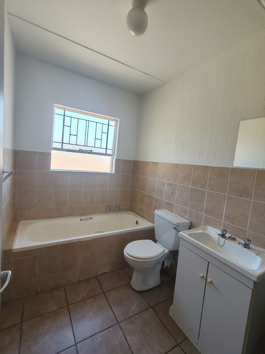 2 Bedroom Property for Sale in Vorna Valley Gauteng